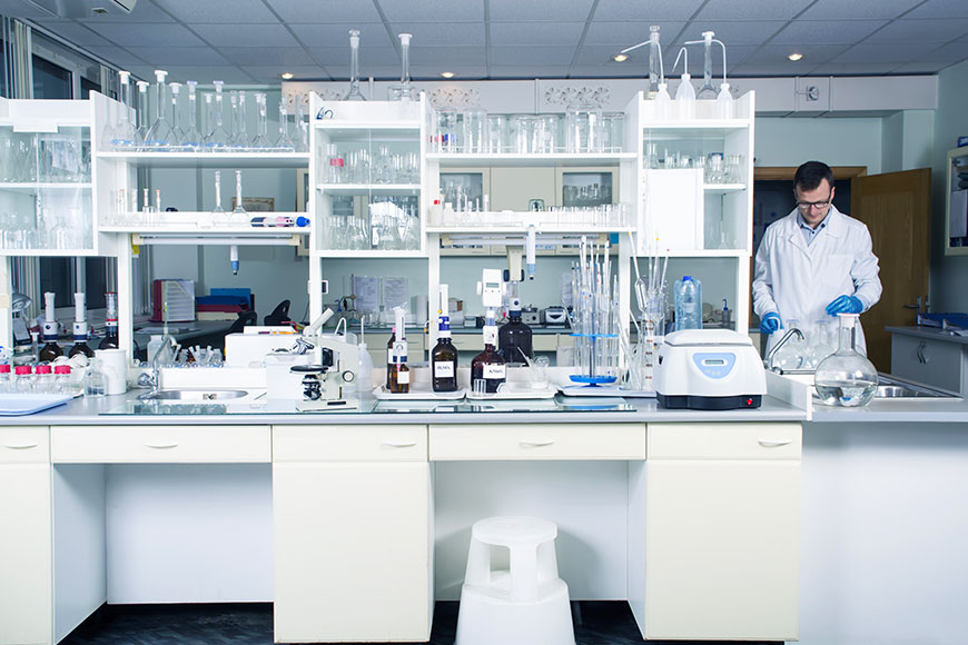 Delaminazione nei Flaconi in Vetro per Laboratori: Un Problema Crescente